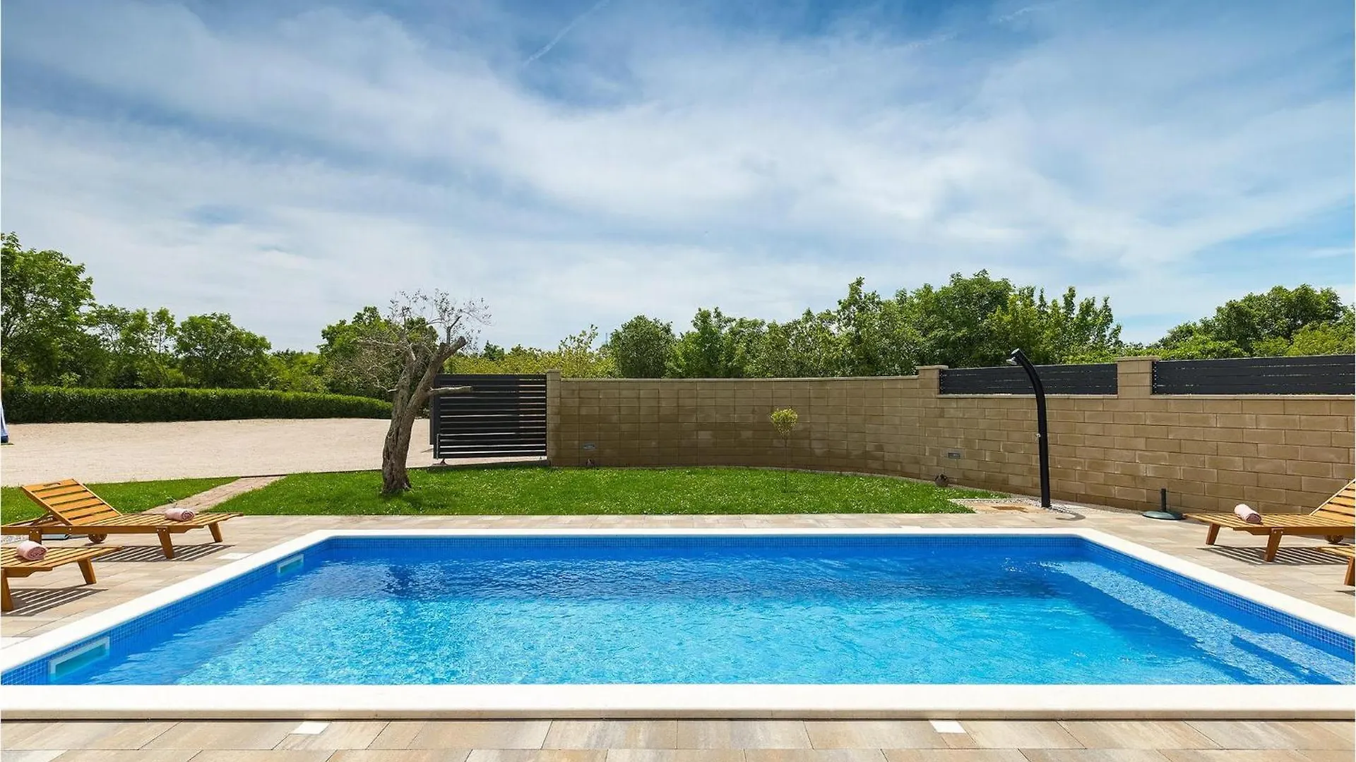 Villa Matea Pula 0*,
